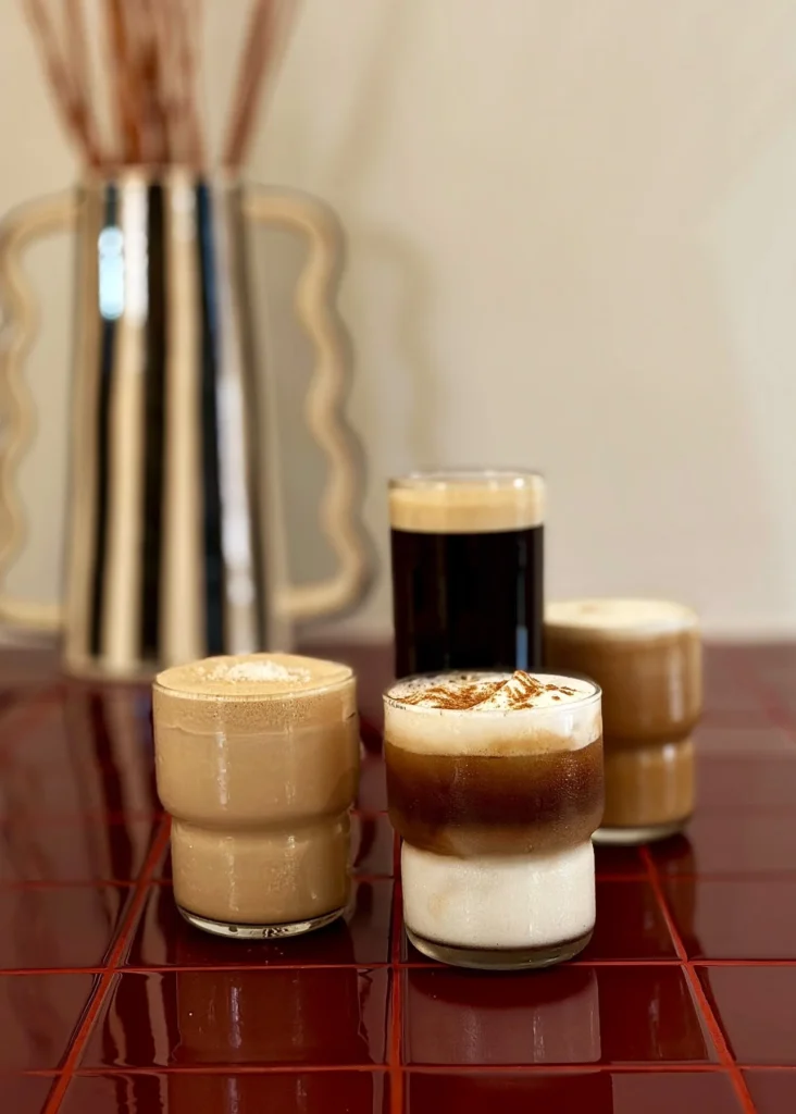 A oferta de cafés tradicionais recebeu ajustes depois do diálogo com uma vizinha.
